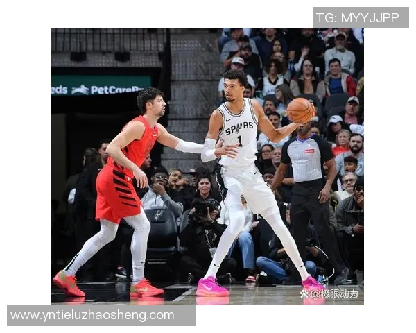 2012年NBA季后赛雷霆与马刺经典对决全场录像回顾与精彩瞬间分析