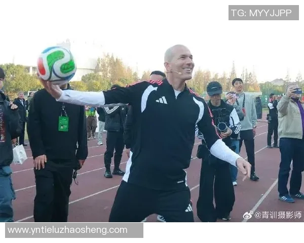 阿迪达斯足球明星精彩瞬间集锦展现传奇球员风采与激情对决 阿迪达斯足球明星精彩瞬间集锦展现传奇球员风采与激情对决